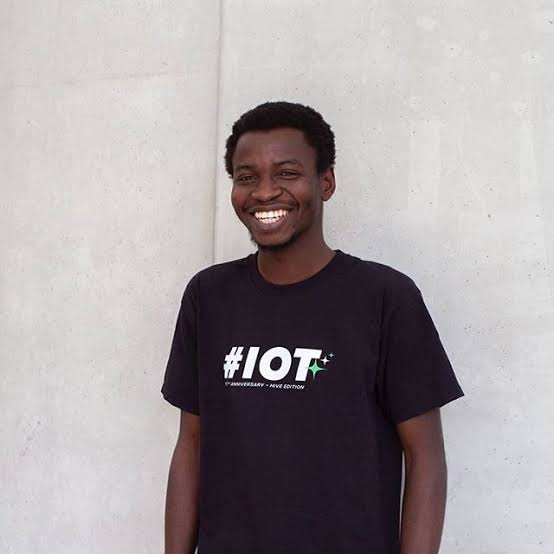 Meet 28 year old Oluwatobi Oyinlola, who built world's first solar powered outdoor work station equipped with IoT